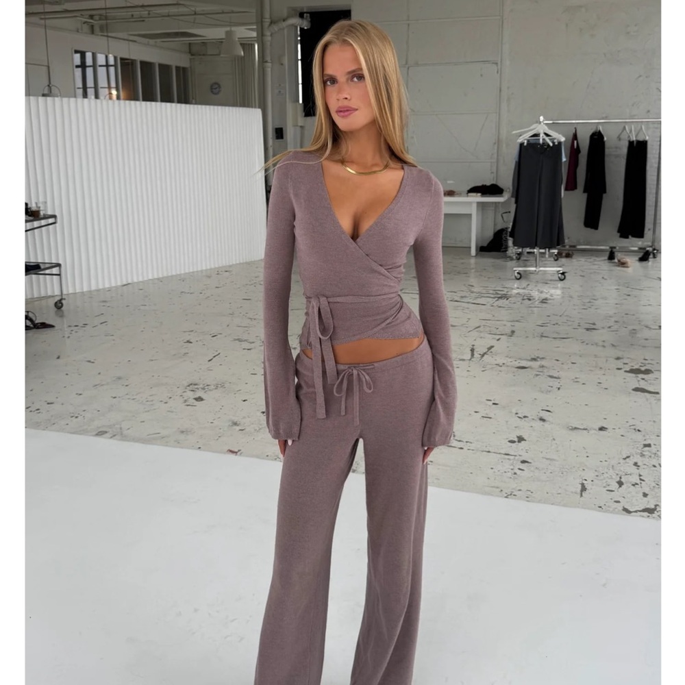 Venderbys wrap top and pants set